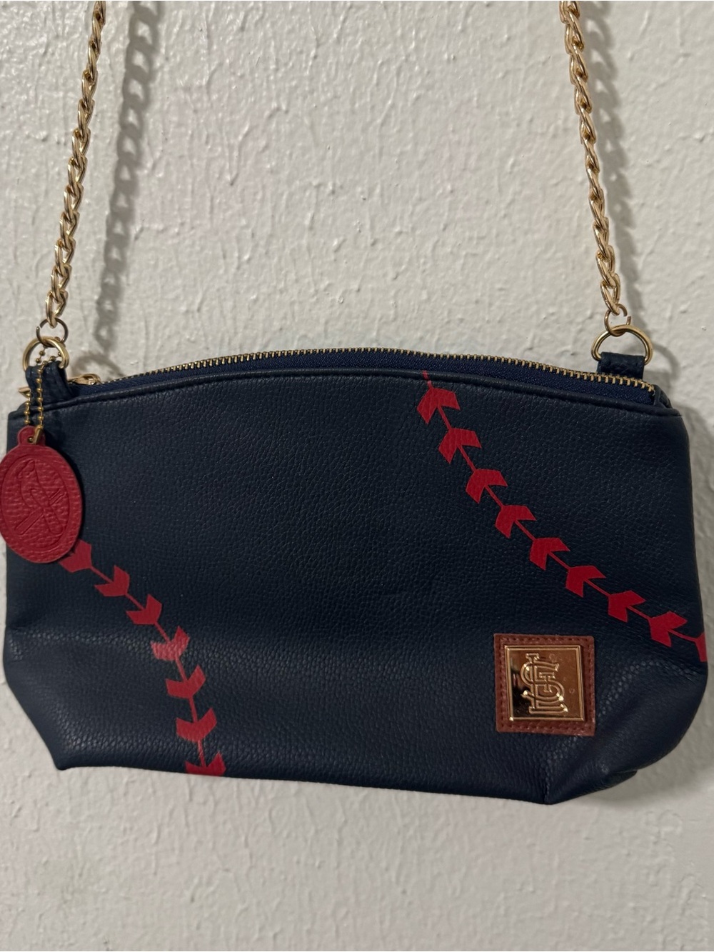 St. Louis Cardinals Navy Crossbody Bag Red Stitching Gold Chain Strap Statement - Picture 2 of 9